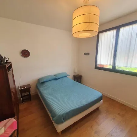 2 Avec Grand Balcon A Deux Pas Du Port De Sanary Et De La