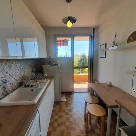 2 Avec Grand Balcon A Deux Pas Du Port De Sanary Et De La Six-Fours-les-Plages