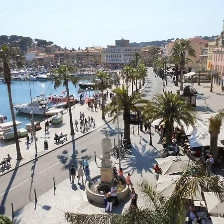 2 Avec Grand Balcon A Deux Pas Du Port De Sanary Et De La *