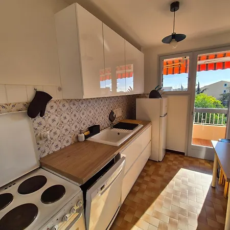 Appartement 2 Avec Grand Balcon A Deux Pas Du Port De Sanary Et De La Six-Fours-les-Plages
