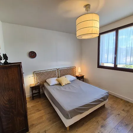 Appartement 2 Avec Grand Balcon A Deux Pas Du Port De Sanary Et De La *