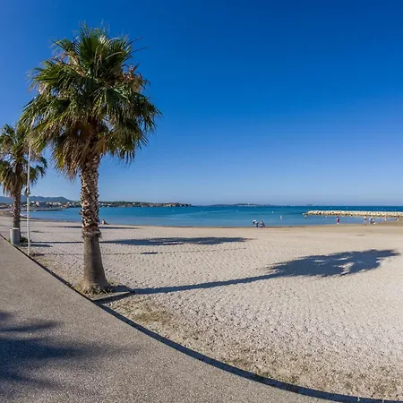 2 Avec Grand Balcon A Deux Pas Du Port De Sanary Et De La *